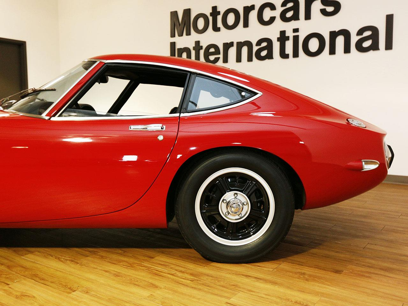 Illustration for article titled Why Buy A Million-Dollar Hypercar When You Can Buy This Pristine 1967 Toyota 2000GT Instead?